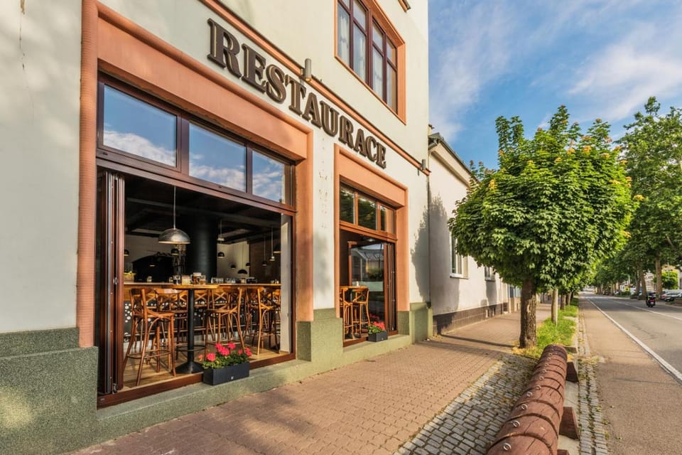Restaurant/places to eat, Restaurant/places to eat