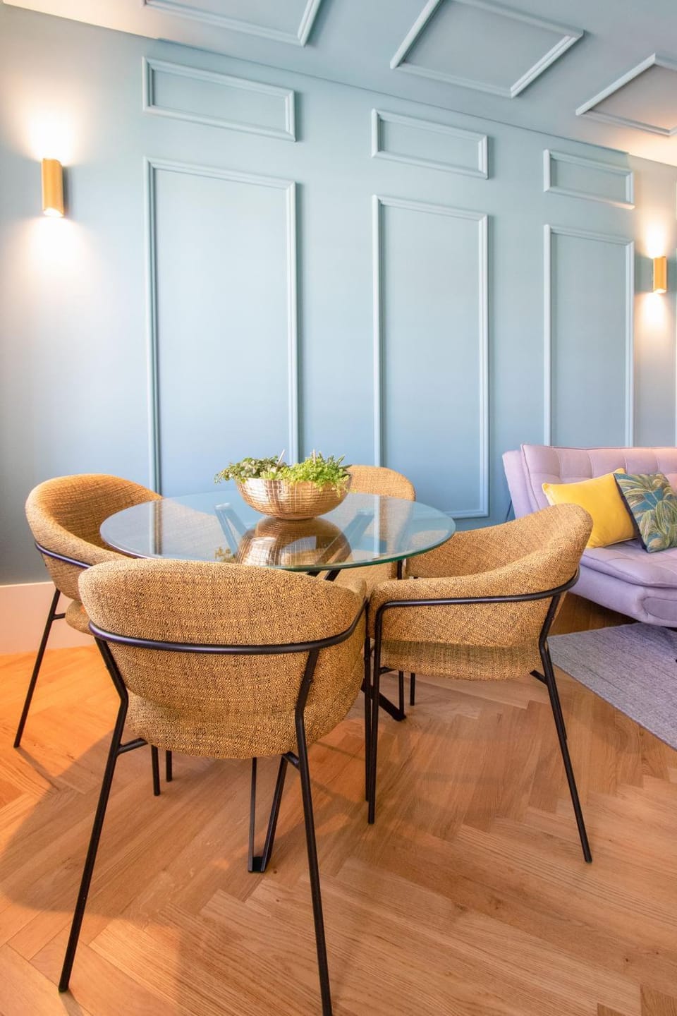 Seating area, Dining area