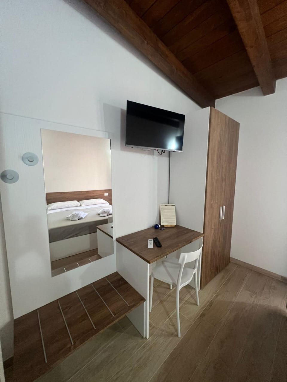 Bed, TV and multimedia, Kitchen or kitchenette, Photo of the whole room, Bedroom