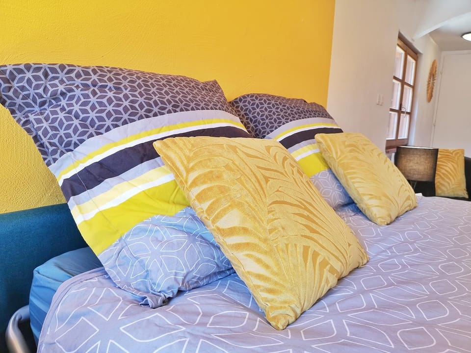Bed, Living room