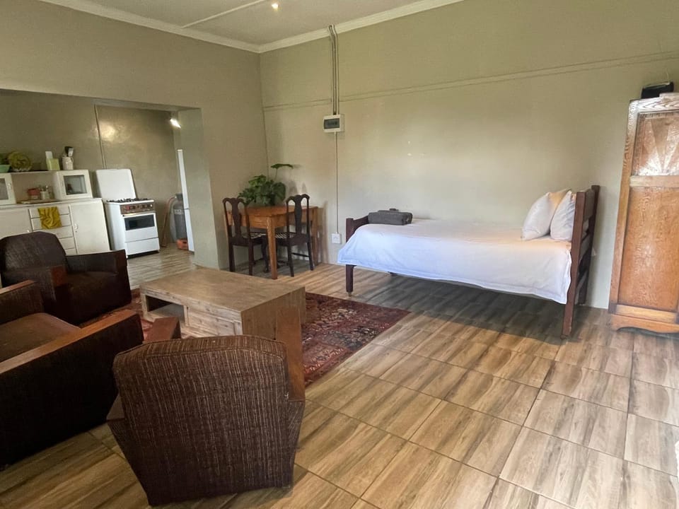 Bed, Seating area