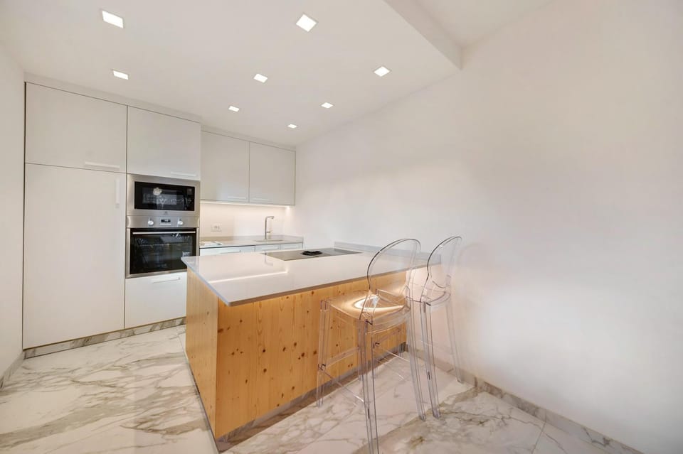 Kitchen or kitchenette, Living room