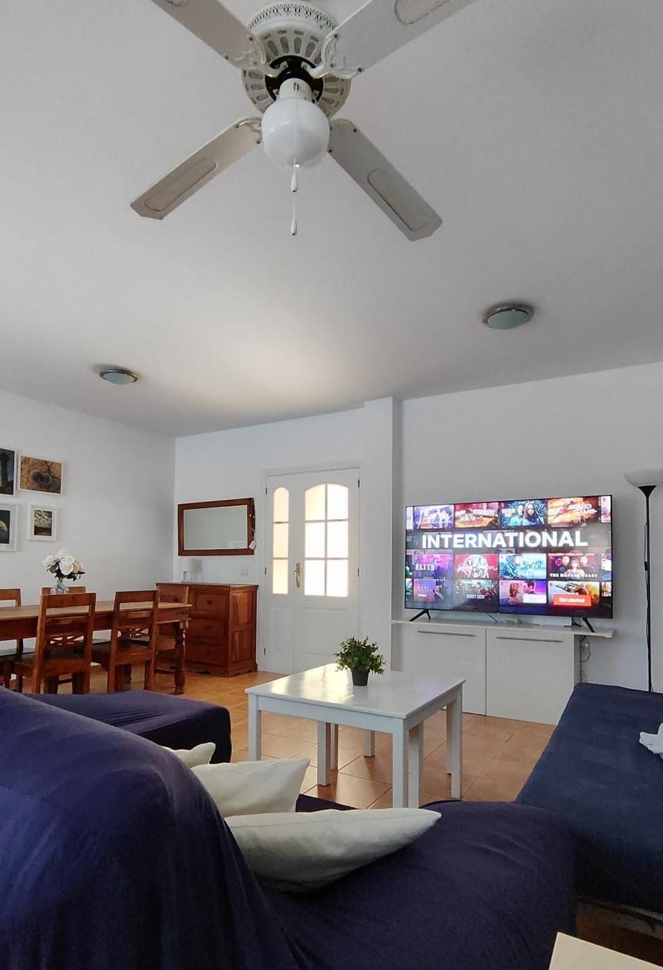 TV and multimedia, Living room, Seating area, Dining area, Evening entertainment, fireplace