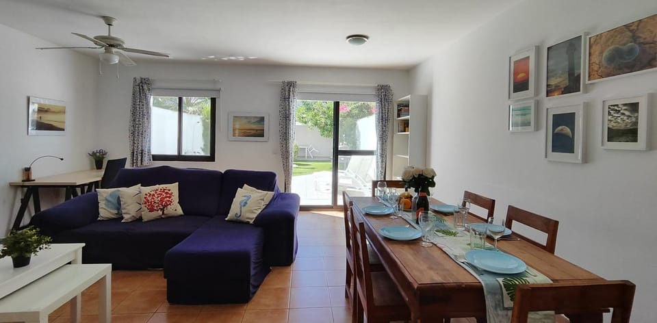 Garden, Living room, Dining area