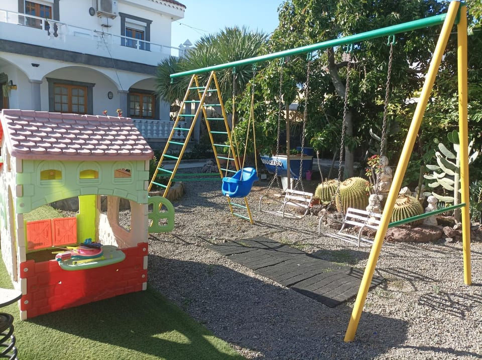 2 apartments with private heated pool House in Comarca Sur