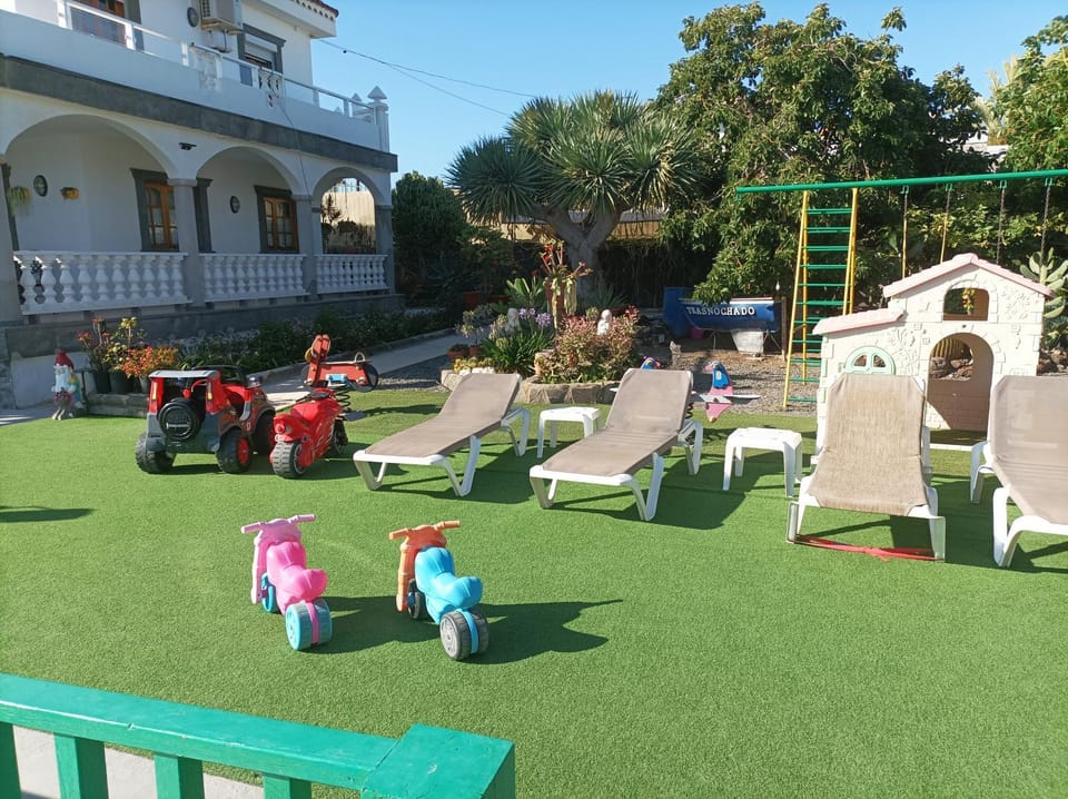 2 apartments with private heated pool House in Comarca Sur