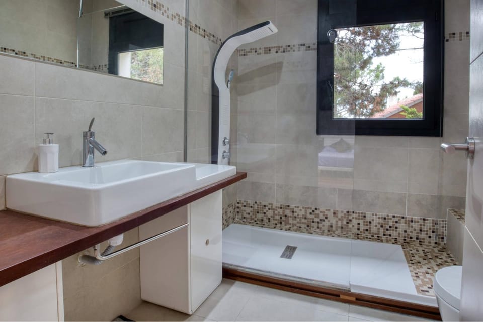 Bathroom, Living room