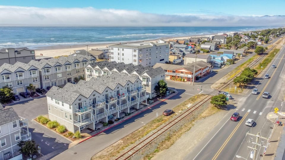 Rockaway Hideaway - Meredith Lodging House in Rockaway Beach