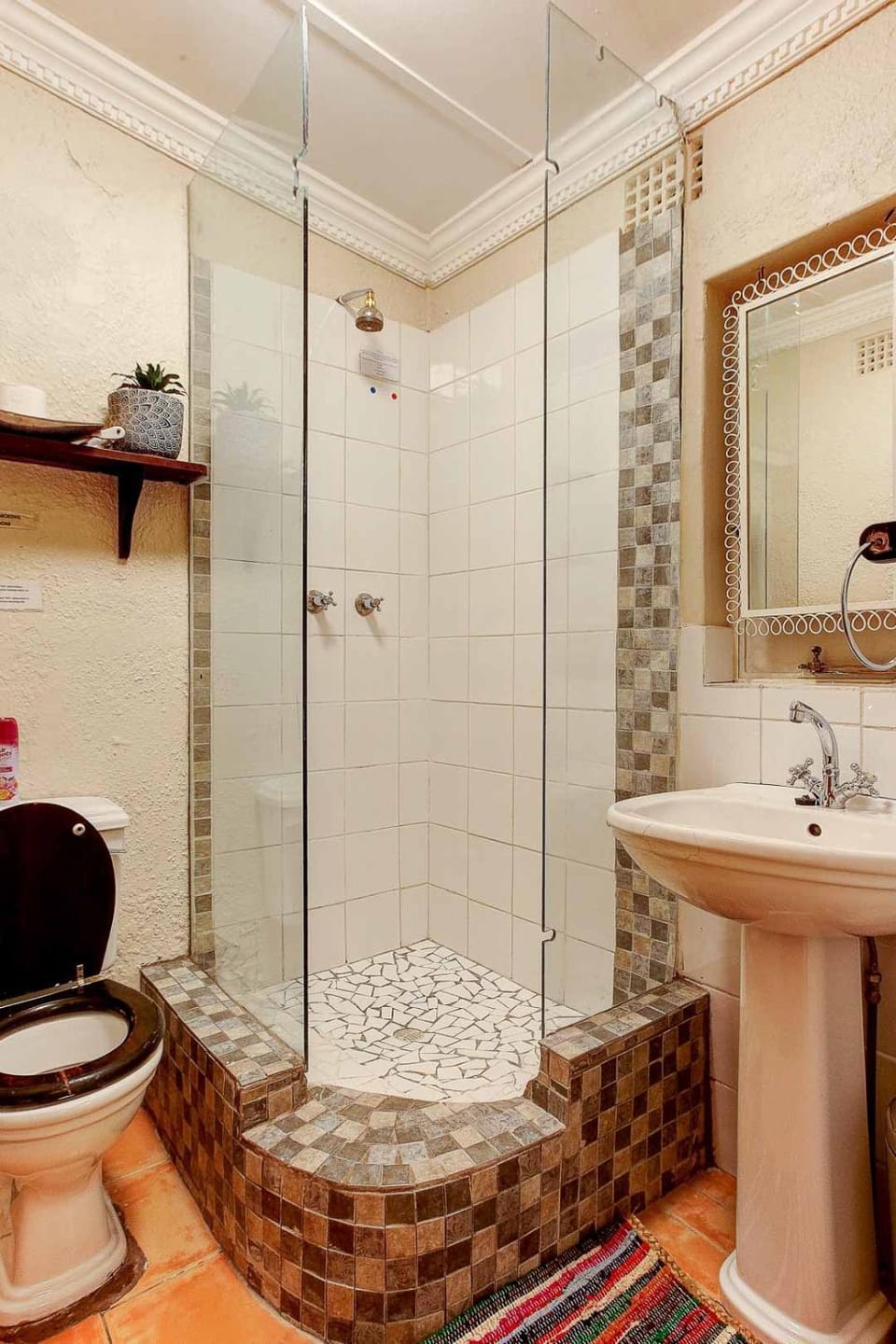 Strand Family 6 Sleeper Cottage En-Suite Bed and Breakfast in Cape Town