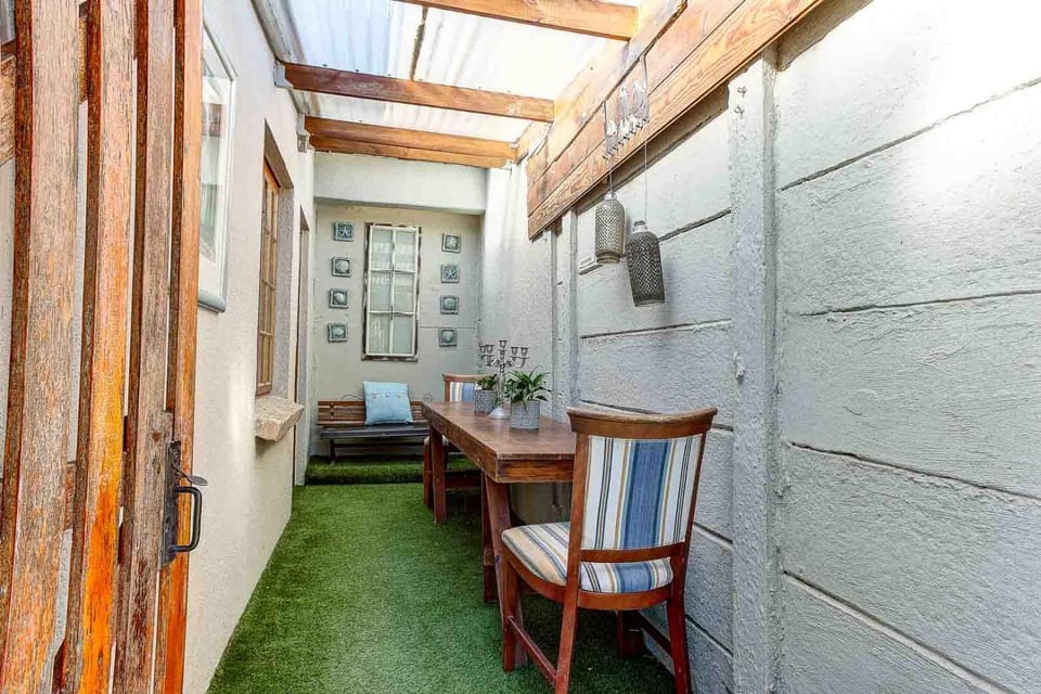 Strand Family 6 Sleeper Cottage En-Suite Bed and Breakfast in Cape Town