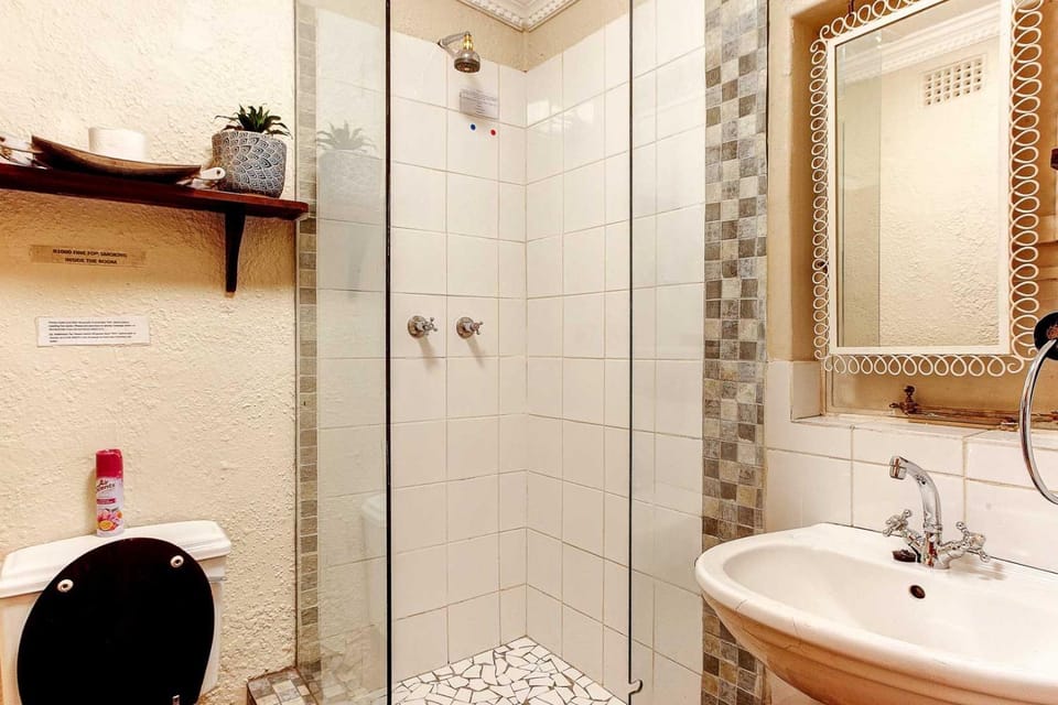 Strand Family 6 Sleeper Cottage En-Suite Bed and Breakfast in Cape Town