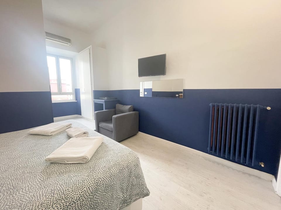 Bed, TV and multimedia, towels