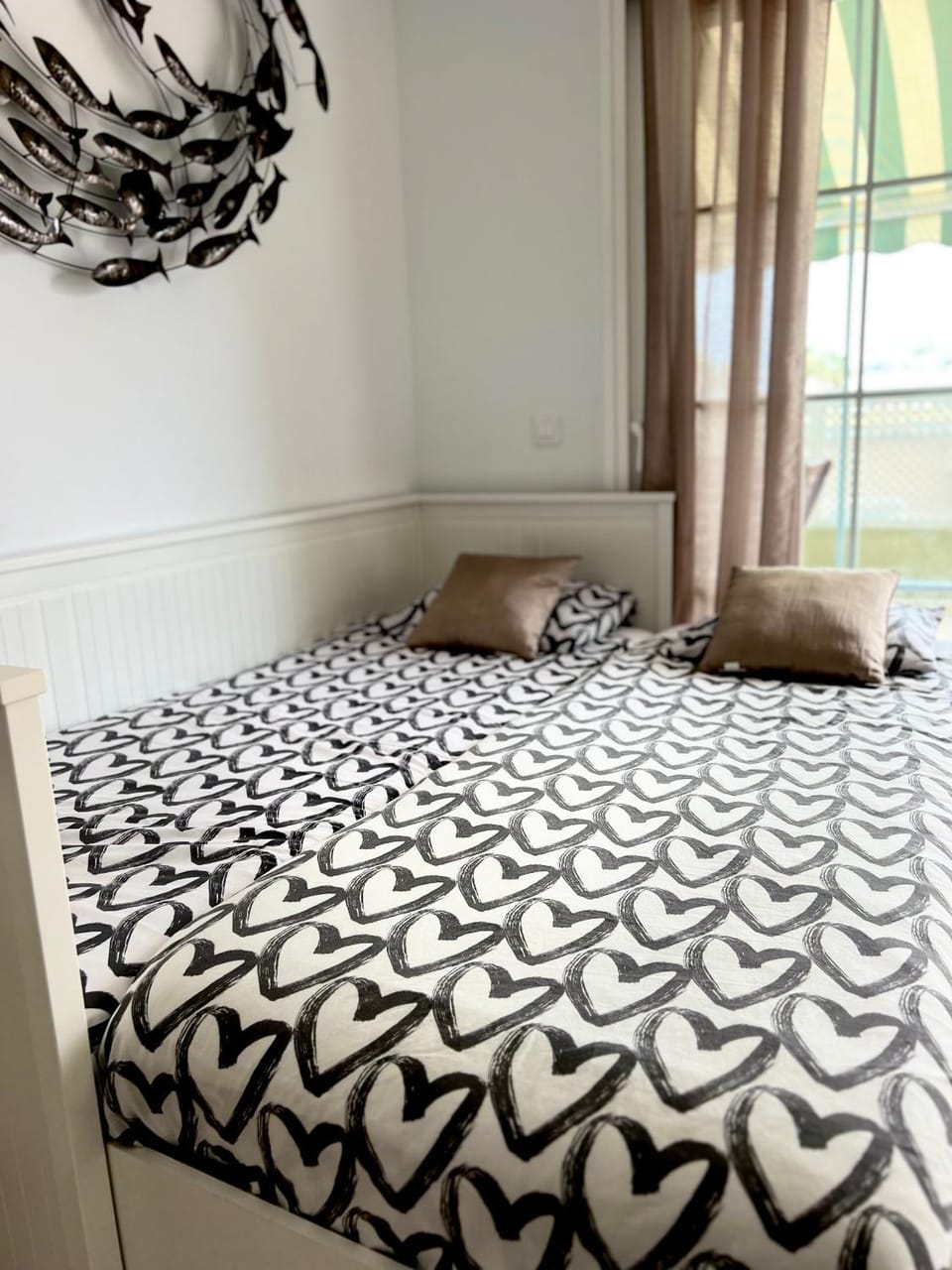 Bed, Living room, Bedroom