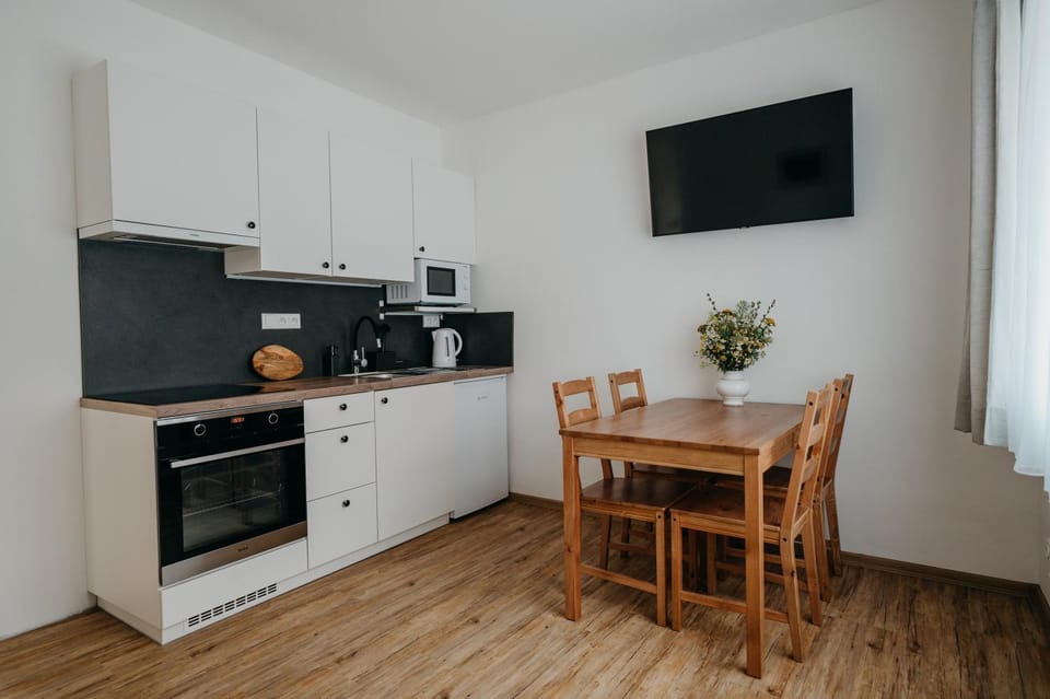 Kitchen or kitchenette, Living room