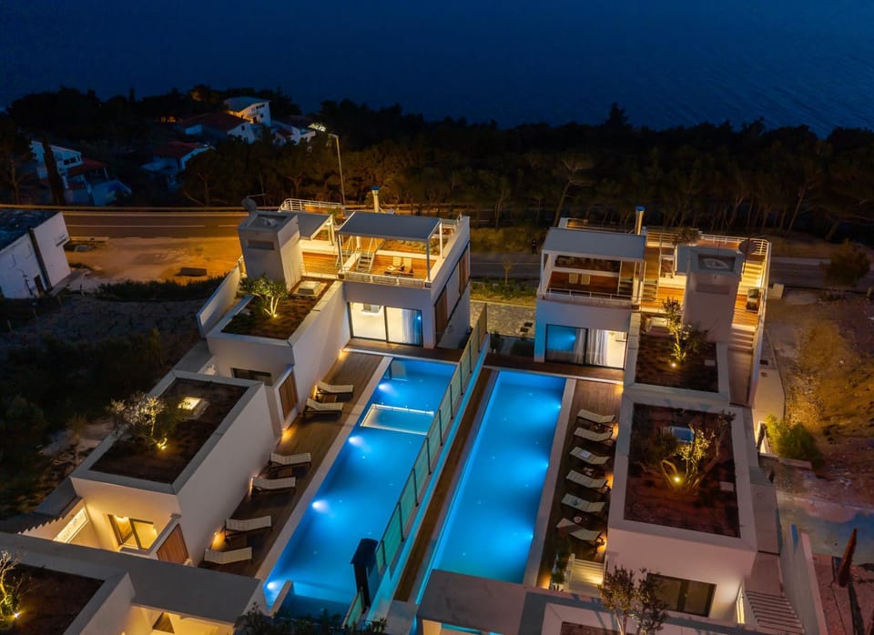 Bird's eye view, Swimming pool