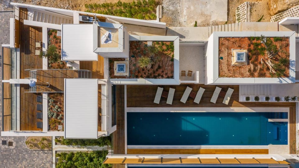 Bird's eye view, Swimming pool