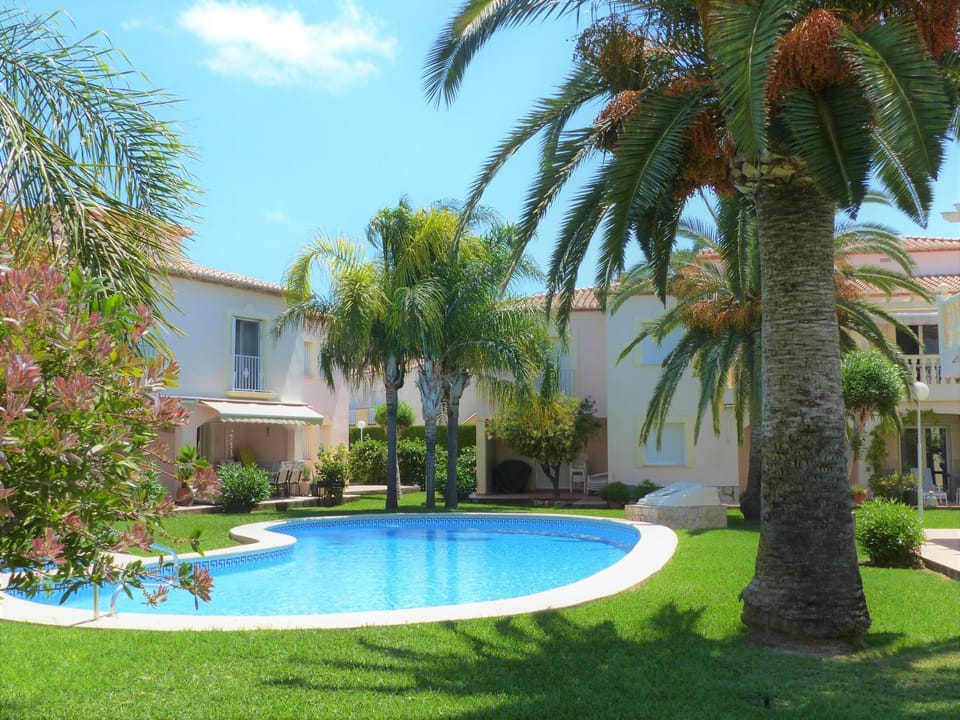 Property building, Garden, Garden view, Swimming pool