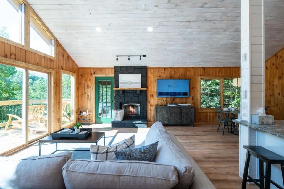 Hidden Mountain Gem House in Pittman Center
