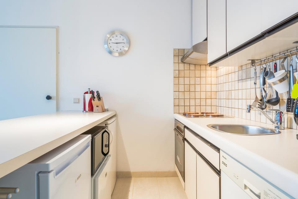 Refurbished comfortable app 1min from the sea Apartment in Koksijde