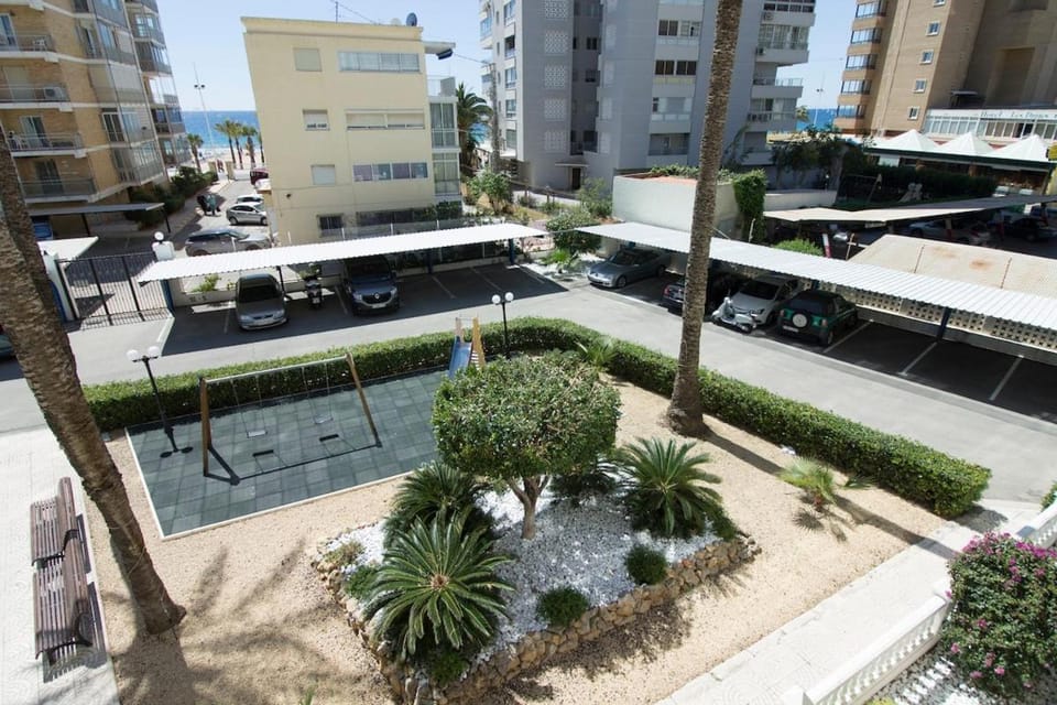 apartamento playa de Levante,parking, aire dos habitaciones y dos baños vistas playa y jardin Apartment in Benidorm