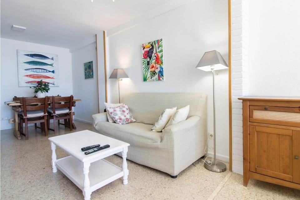 apartamento playa de Levante,parking, aire dos habitaciones y dos baños vistas playa y jardin Apartment in Benidorm