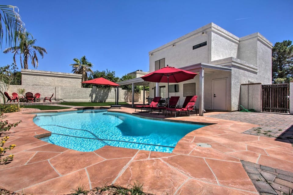 Hot Tub! Family-Friendly Home, 8 Mi to Westgate House in Glendale
