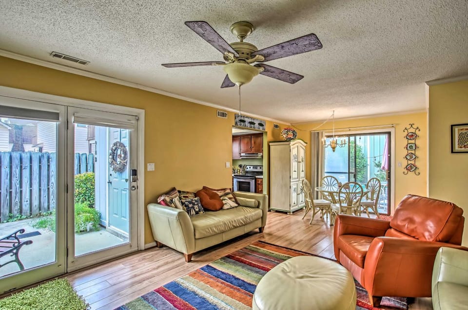 4 Mi to Barefoot Landing: North Myrtle Beach Home House in North Myrtle Beach