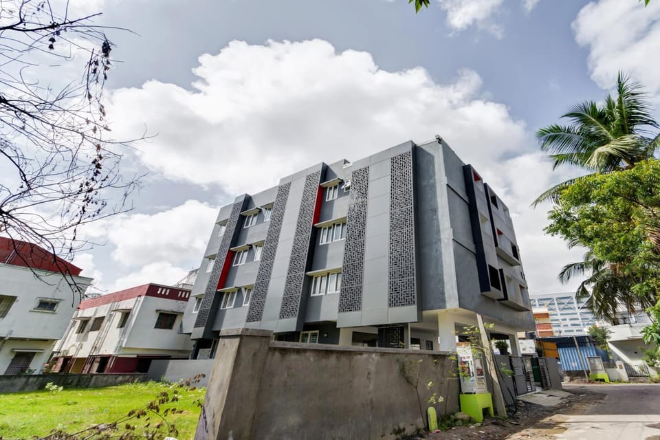 Property building, Facade/entrance, Day, Neighbourhood, Street view