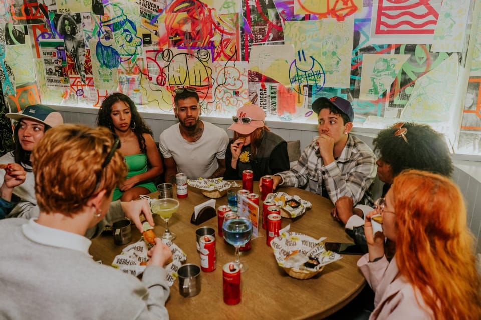 Restaurant/places to eat, Food and drinks, Food, Lunch, Dinner, Drinks, group of guests