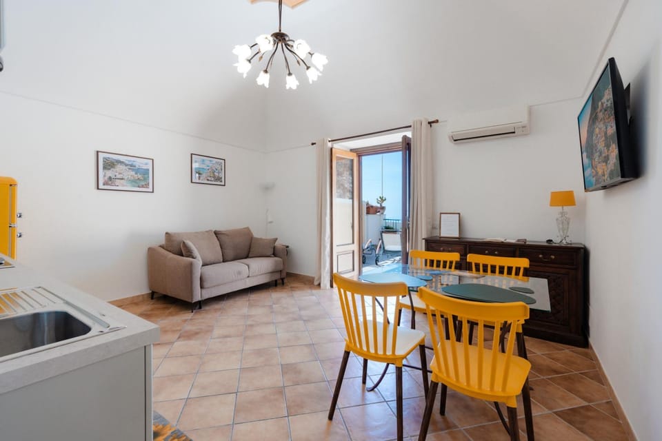 TV and multimedia, Dining area