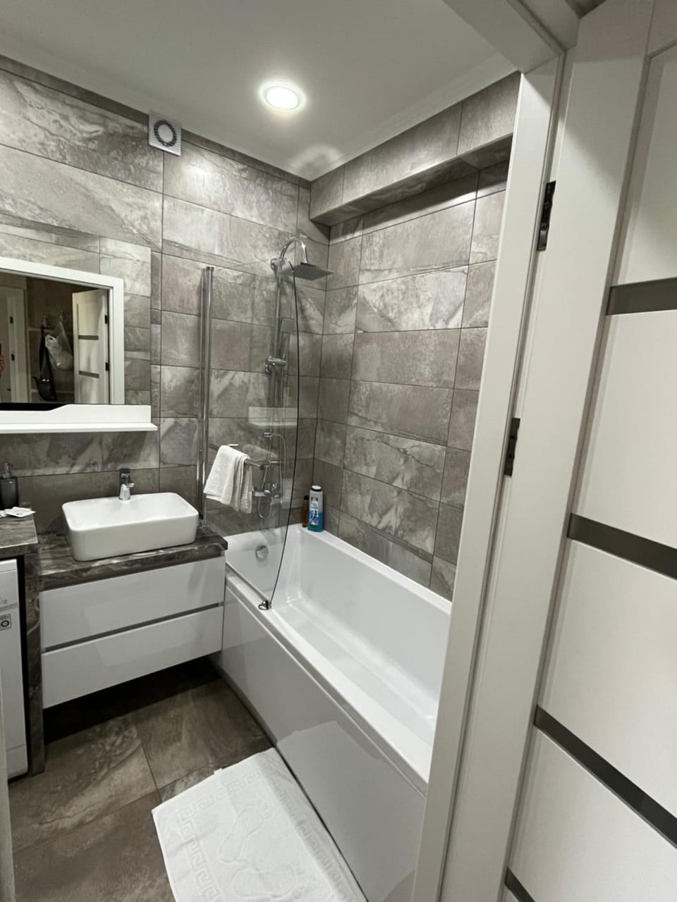 Shower, Bathroom, towels