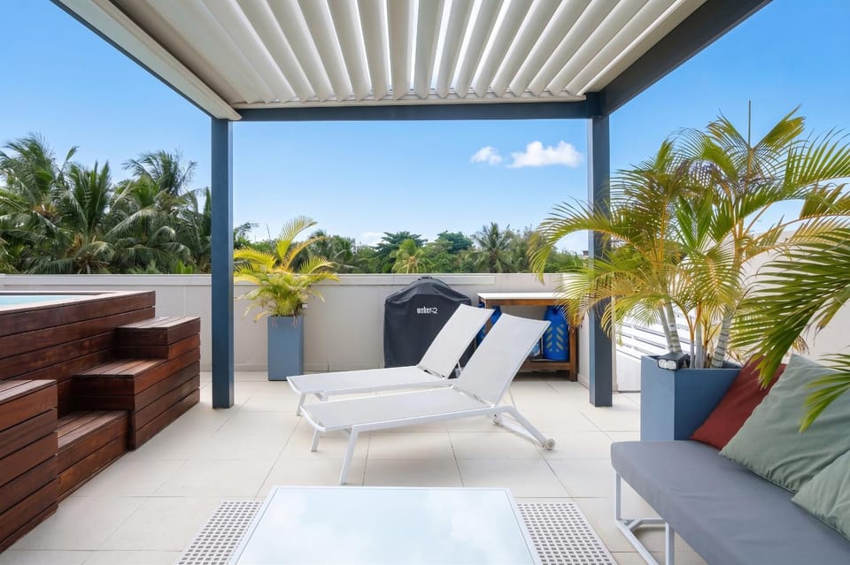 Patio, Day, View (from property/room), Balcony/Terrace, Seating area, Garden view