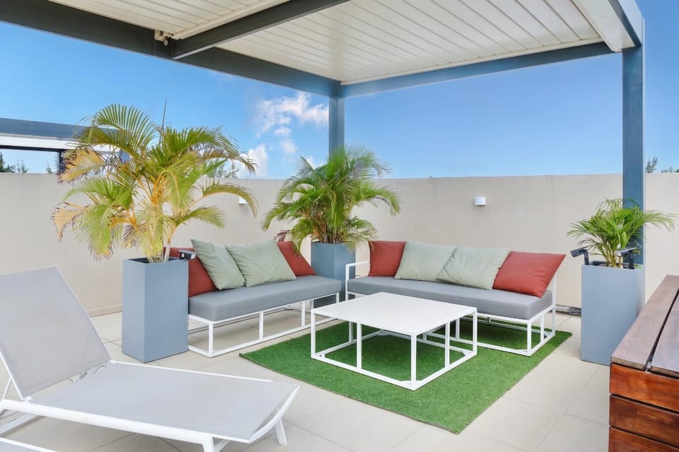 Patio, Living room, Seating area, sunbed