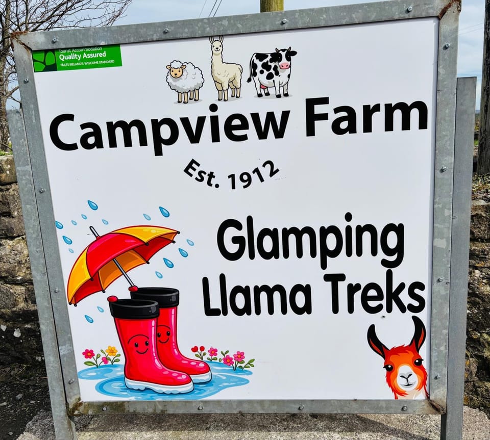 The Lazy Llama Shepherd Hut Campview Farm Stay Apartment in County Donegal