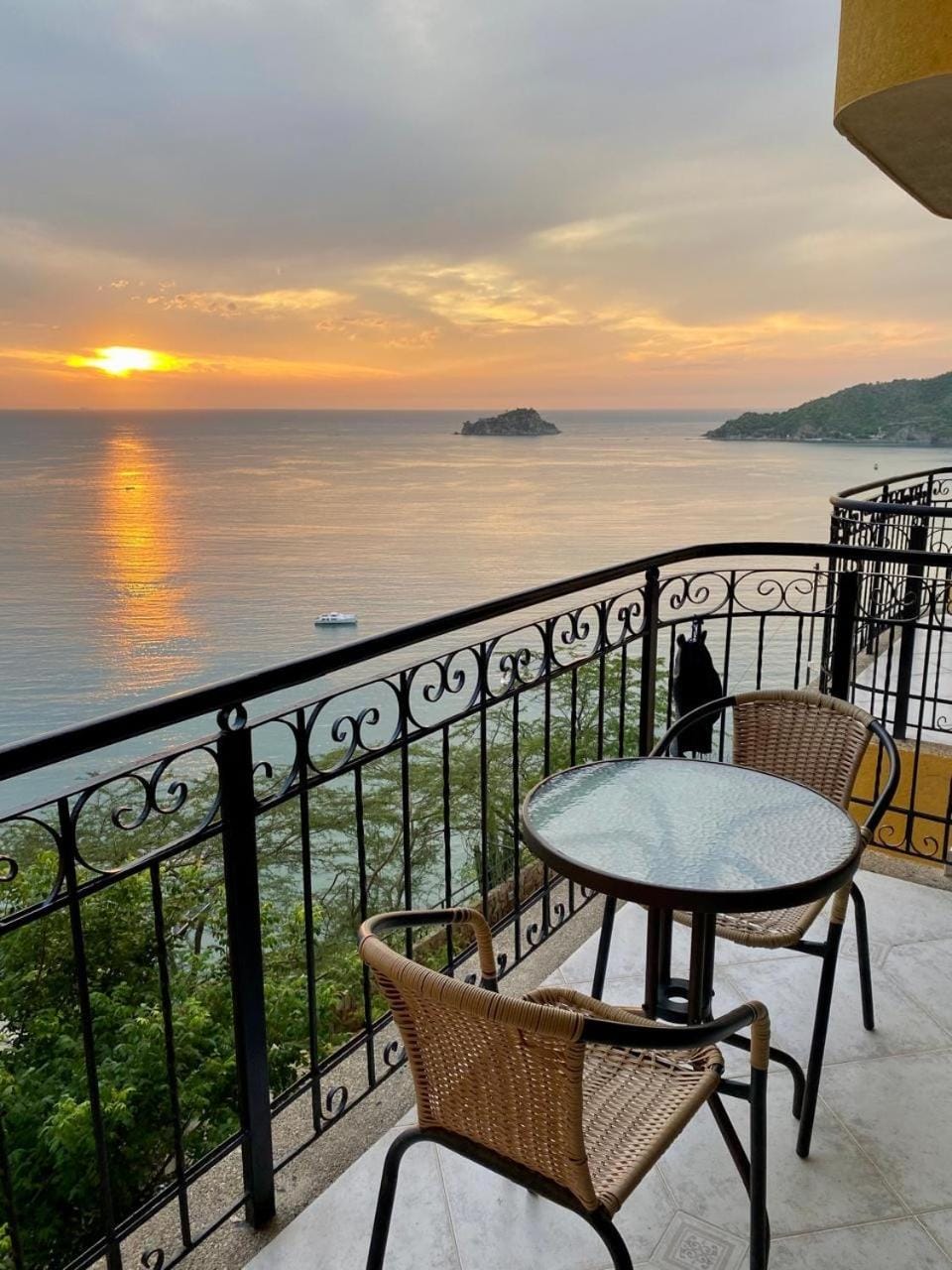Nearby landmark, Off site, Balcony/Terrace, Dining area, Sea view, Sea view, Sunset