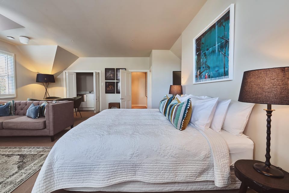 Bed, Living room, Seating area, Bedroom