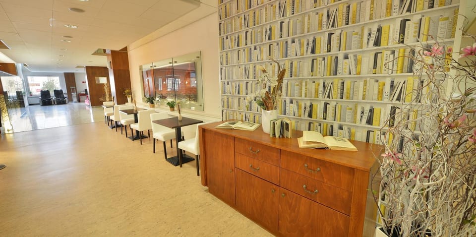 Lounge or bar