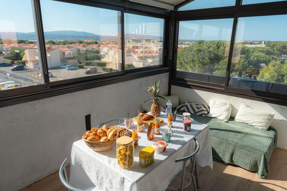 Day, Natural landscape, View (from property/room), Dining area, Mountain view