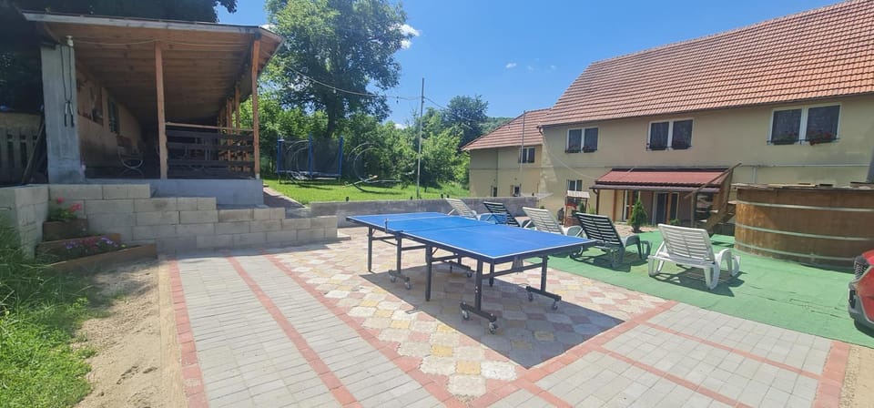 Property building, Day, Garden, Balcony/Terrace, sunbed
