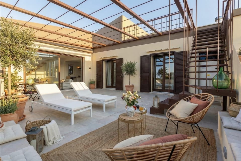 Patio, Day, Garden, Balcony/Terrace, Seating area, sunbed