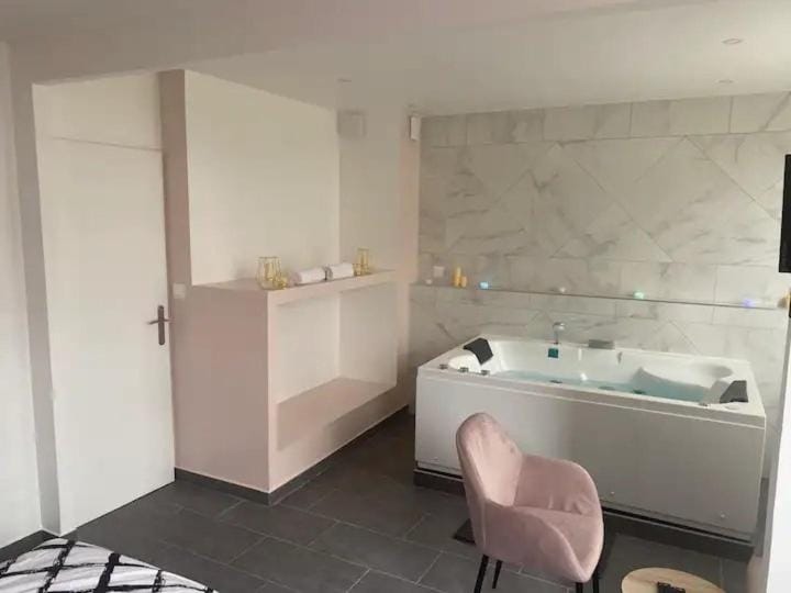 SpaLov Apartment in Île-de-France