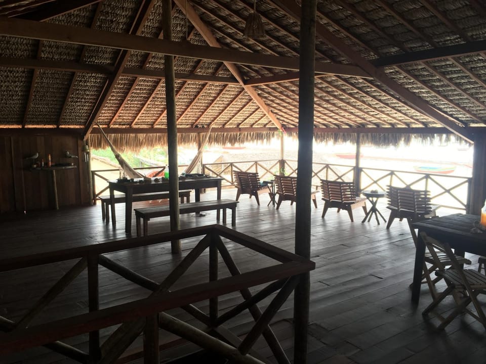 Restaurant/places to eat, Nightclub / DJ, Balcony/Terrace, Lounge or bar