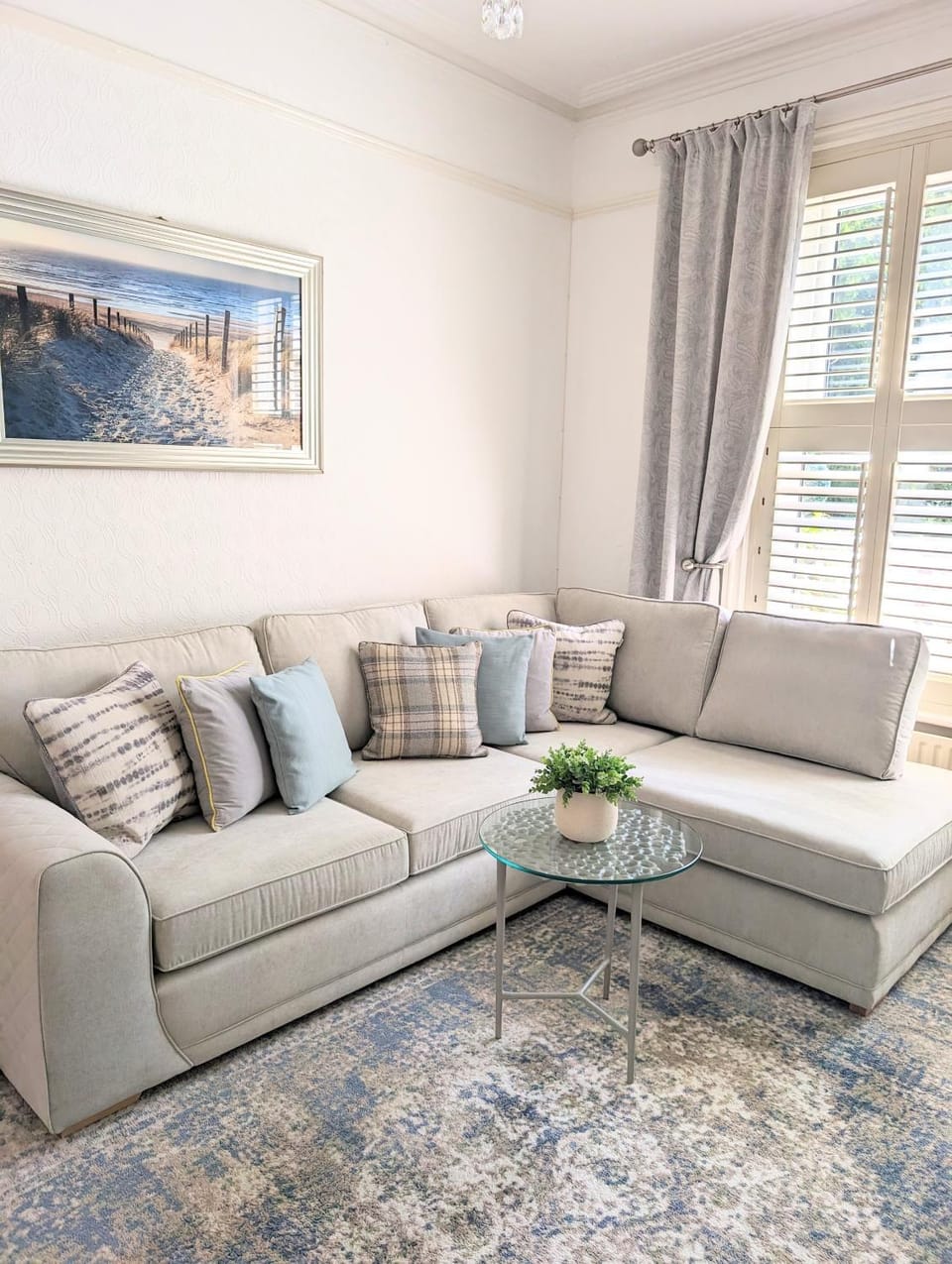 South Coast Holiday Homes -Beach-GF-Garden-Parking Apartment in Bournemouth