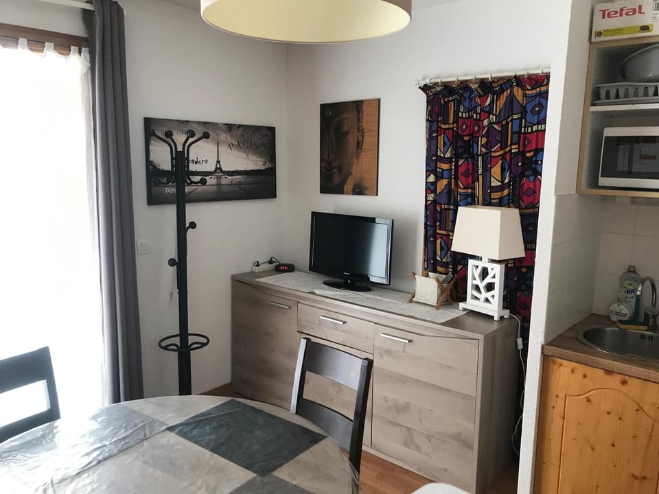 Property building, Communal lounge/ TV room, TV and multimedia