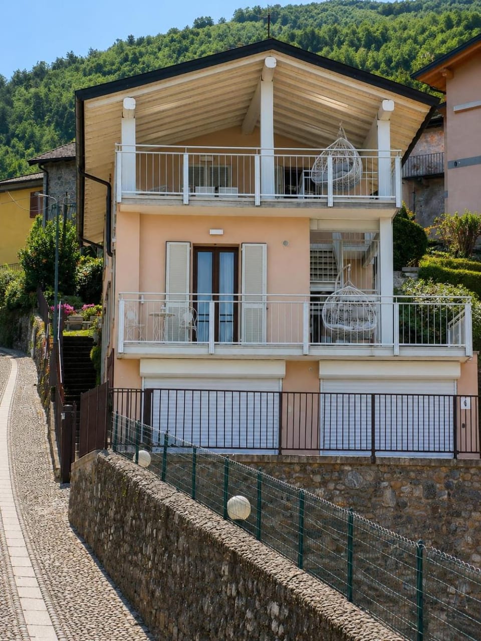 Property building, Day, Natural landscape, Balcony/Terrace