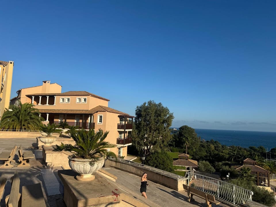 French Riviera Grand Resort Oasis -Cap Estérel Sea, Pools & Mountains Apartment in Saint-Raphael