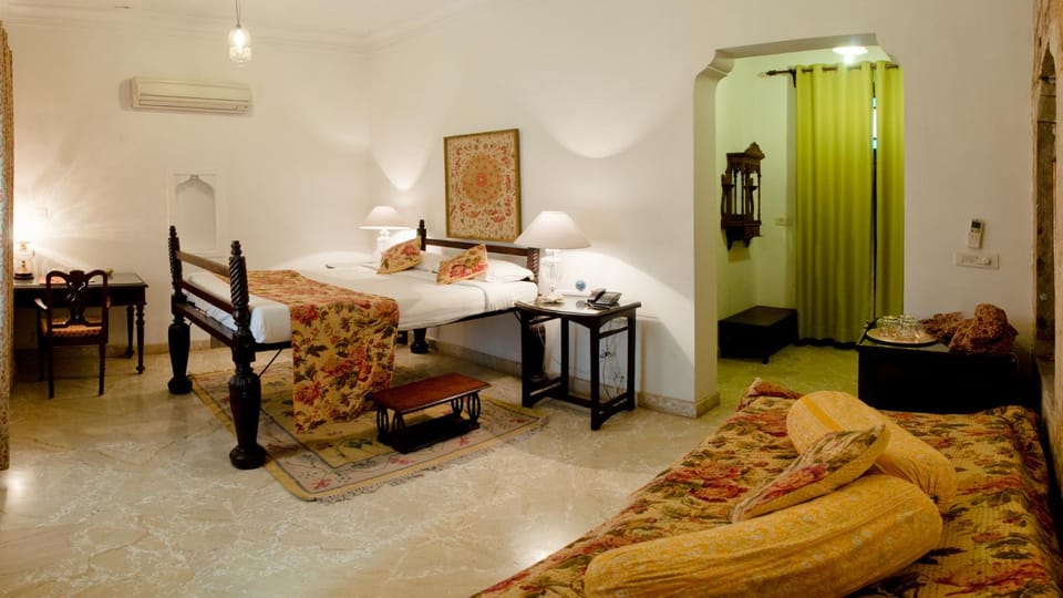 Bed, Photo of the whole room, Seating area, Bedroom, air conditioner