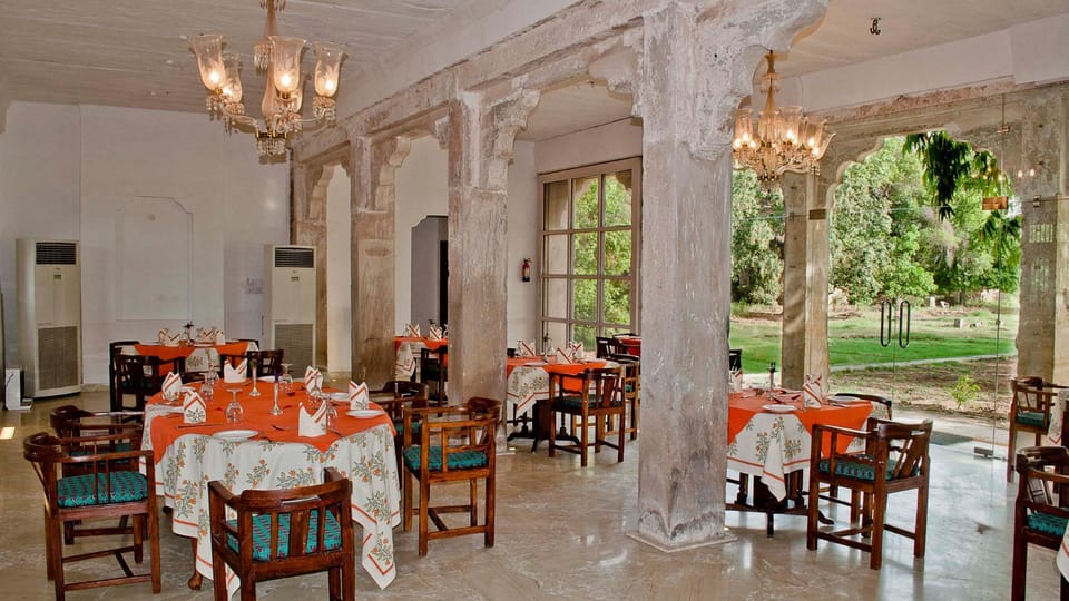 Restaurant/places to eat, Breakfast, Lunch, Dinner