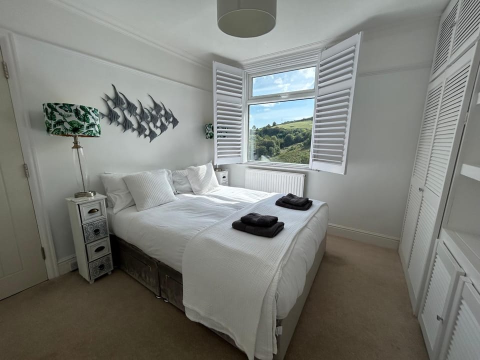 Dartmouth, 10 minute walk to Water Front, Amazing Water & Valley Views, Quiet & Relaxing, Sleeps up to 9 House in Dartmouth