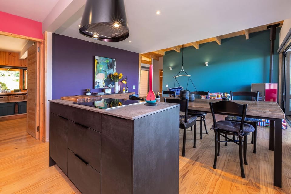 Dining area, kitchen